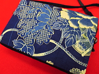 義若オリジナルのポシェット　金彩牡丹と桜（藍紺）
